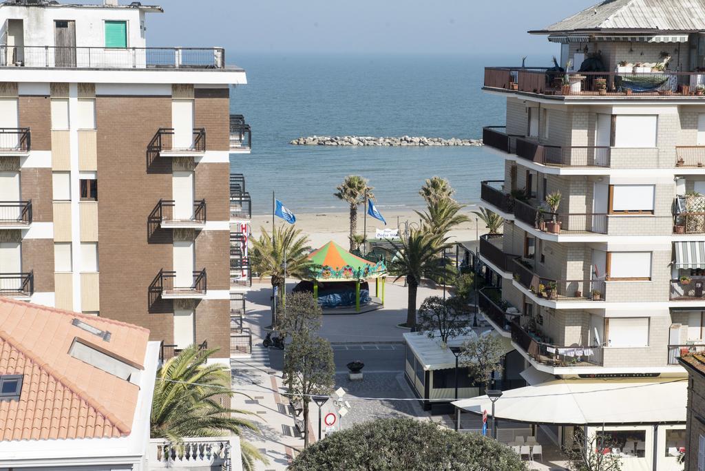 Hotel Gabbiano Porto San Giorgio Exterior photo