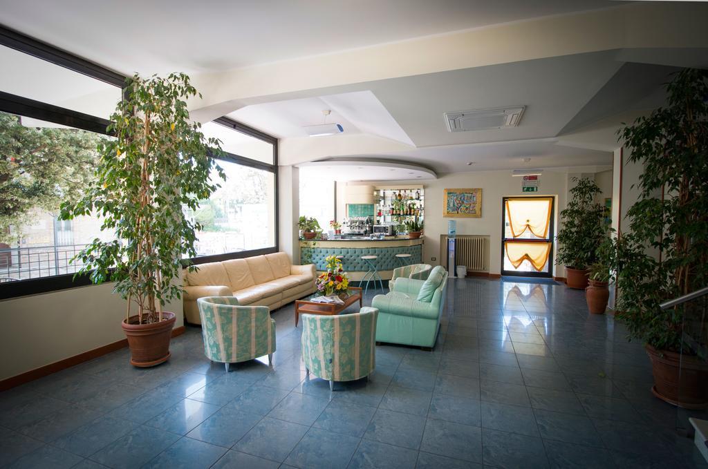 Hotel Gabbiano Porto San Giorgio Exterior photo