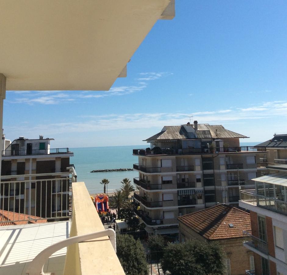 Hotel Gabbiano Porto San Giorgio Exterior photo