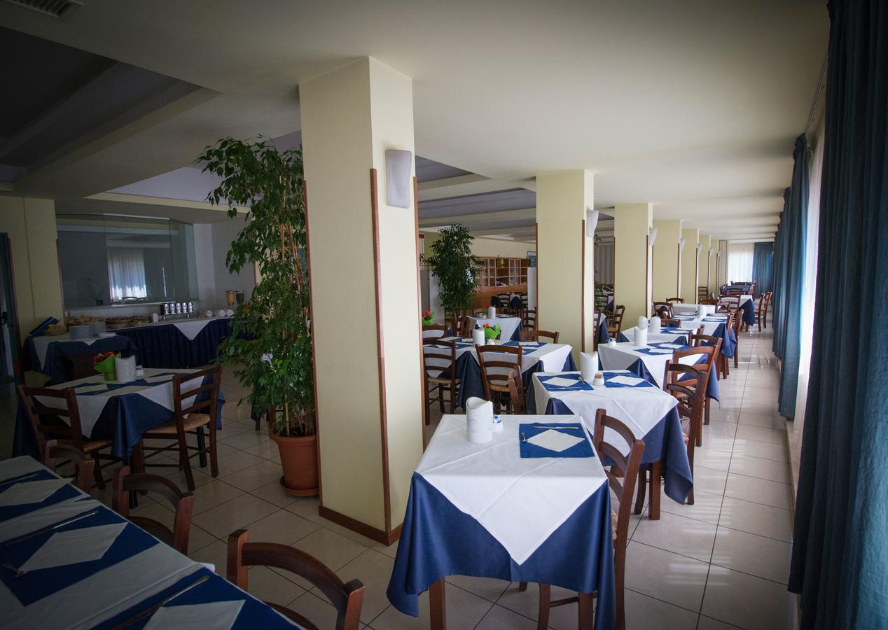 Hotel Gabbiano Porto San Giorgio Exterior photo